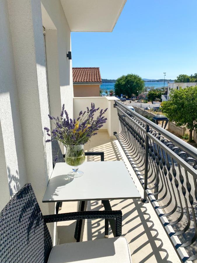 Apartments Dalmatino Vodice Exterior photo